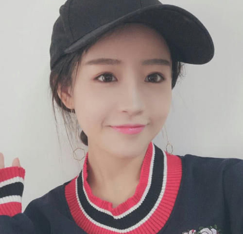 曾被无数人用来当做qq头像,顺便我们一起来看看早期的张依依照片大全