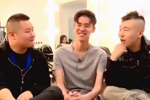 ������ǰŮ�ѿ��������� ��Ҷ���ƴ����·������