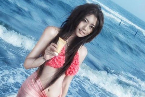 ������ǰŮ�ѿ��������� ��Ҷ���ƴ����·������