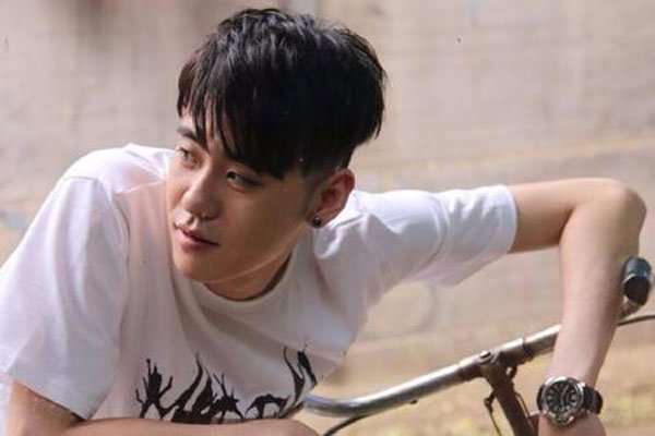 ������ǰŮ�ѿ��������� ��Ҷ���ƴ����·������