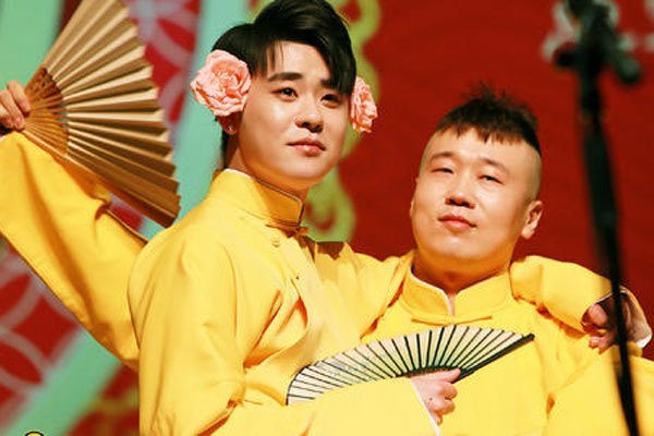 ������ǰŮ�ѿ��������� ��Ҷ���ƴ����·������