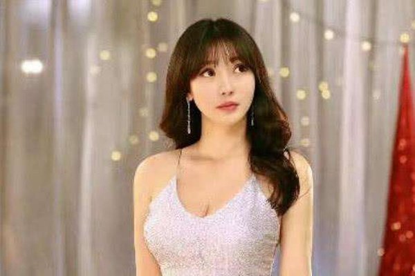 ����ǰ������˭ѽ ��ô�Ըв�ȱ�еİ�