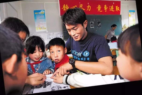 �����ֽ�ѧУ������� ������ѧ����ڰﻹ������