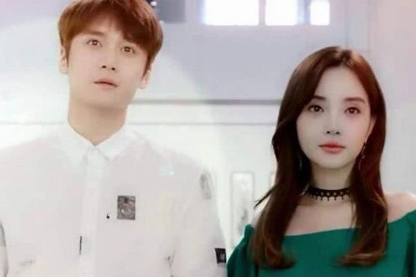 ��������С��¾� �ұ��кͳ���Ů����Ͼ�������