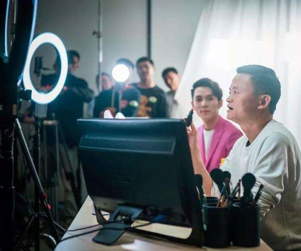 �������ֱ���� һ֧�ں����ܹ������ı�Ů�˻�͸��