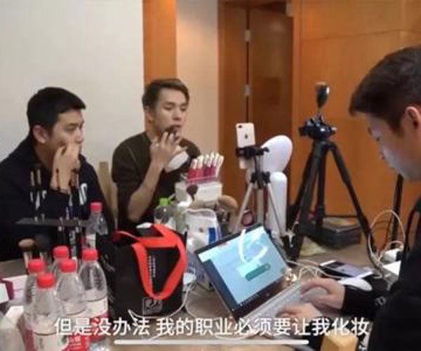 �������ֱ���� һ֧�ں����ܹ������ı�Ů�˻�͸��