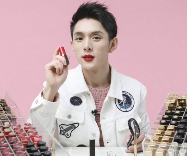 �������ֱ���� һ֧�ں����ܹ������ı�Ů�˻�͸��