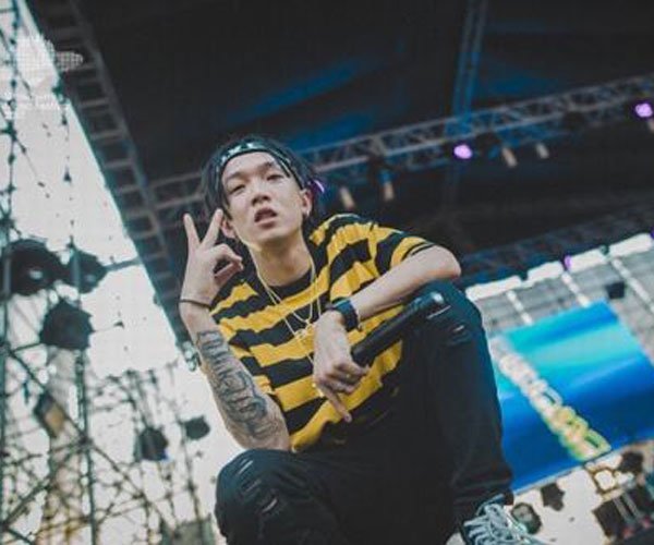 jony j��tizzyt�����ĸ���ʲô ��Ϊʲô�������¼���