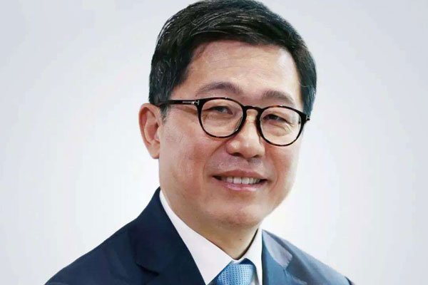 是个人的一个想象在其中被展示出来,今天要说的朱伟就是新东方的一个