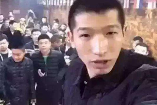 狗磊打刘一手了吗 打架也只是为了炒作而已老套路了