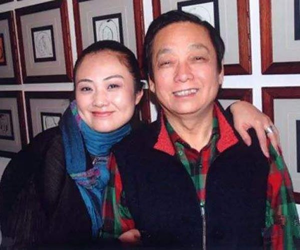韩美林历任妻子 嫁给韩美林她图的什么