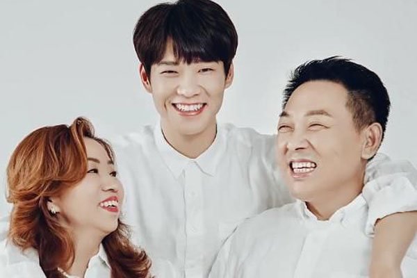 魏大勋家里是干什么的 一家三口超过20个公司