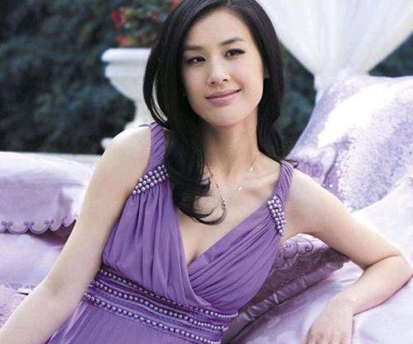 黄圣依为什么名气臭 一手被自己打烂的好牌