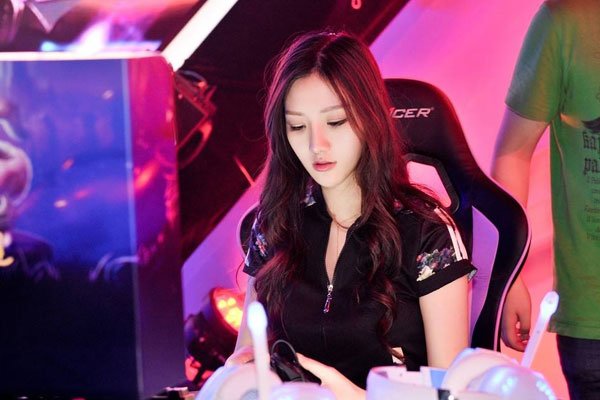 电竞第一婊童钰个人资料 找那么多男人究竟是为了什么