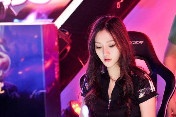 �羺ͯ�ں���ʷ �������Լ�����Ӱʦ