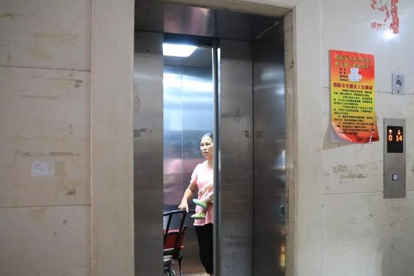 09年湖南电梯门事件 尺度(dù)那么大有人在不在乎