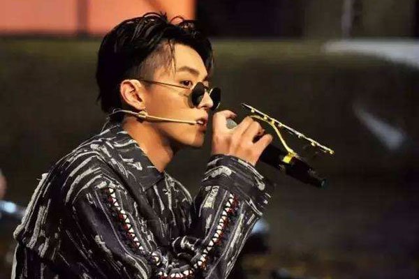 ����rapper�ж��� VS���Ѫ�����ǱȲ���