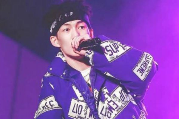 ����rapper�ж��� VS���Ѫ�����ǱȲ���