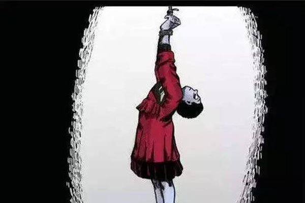 重庆红衣男孩事件 穿女性衣服把自己吊在房梁