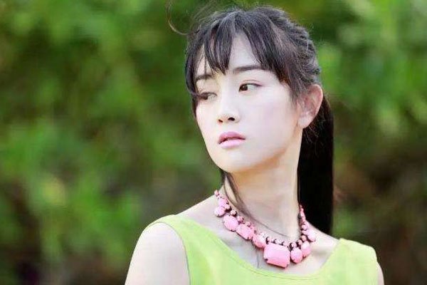 刘雨欣张檬怎么回事 情敌握手男主被晾在一边