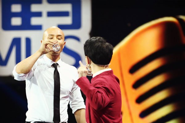 乐嘉醉酒事件视频始末 喝了两瓶白酒嘴里直说tmd