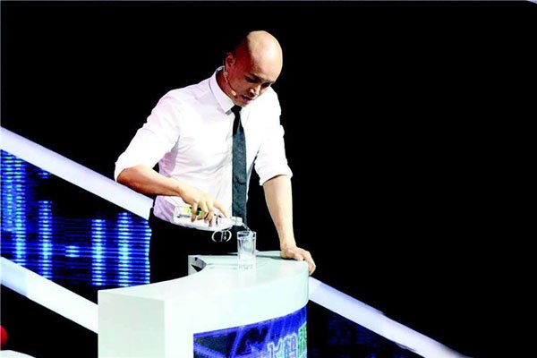 �ּ������¼���Ƶʼĩ ������ƿ�׾�����ֱ˵tmd