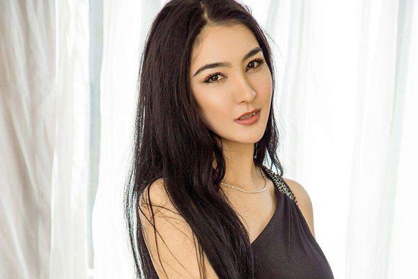 女主胸又大又白的三级 一个胸部可以撑起来整部剧的质量