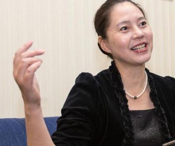 胡娜画展泼粪被砸 想炒作?没人会上当