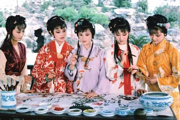 87��¥�γ��������¼� ��ɫ������Ա��д��ɫ����