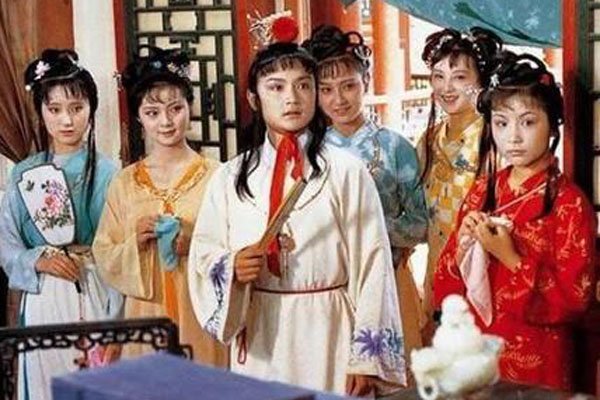 87��¥�γ��������¼� ��ɫ������Ա��д��ɫ����