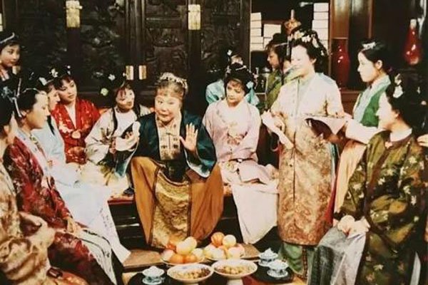 87��¥�γ��������¼� ��ɫ������Ա��д��ɫ����