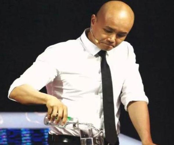 �ּξƺ�ʧ̬��Ƶ8���� �Ǿƾ����䱩¶����������Ʒ