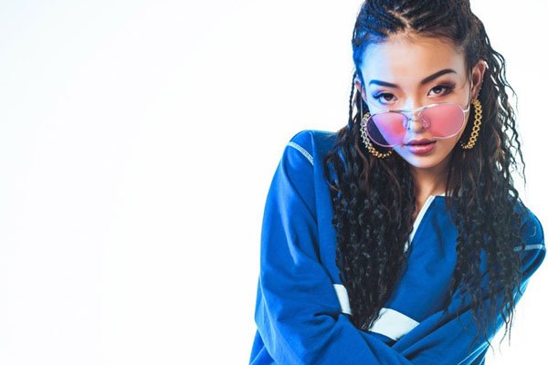 毛衍七拒绝金曲奖 这是一个硬气的女孩