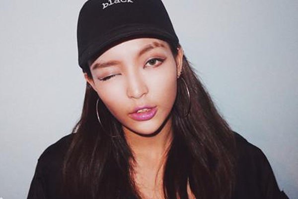 ë���߾ܾ������� ����һ��Ӳ����Ů��