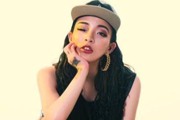 ë���߾ܾ������� ����һ��Ӳ����Ů��