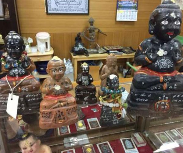 快手一个女的养古曼童 已经如此盛行了吗