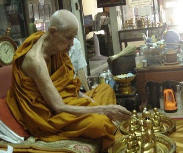 ����һ��Ů��������ͯ �Ѿ����ʢ������