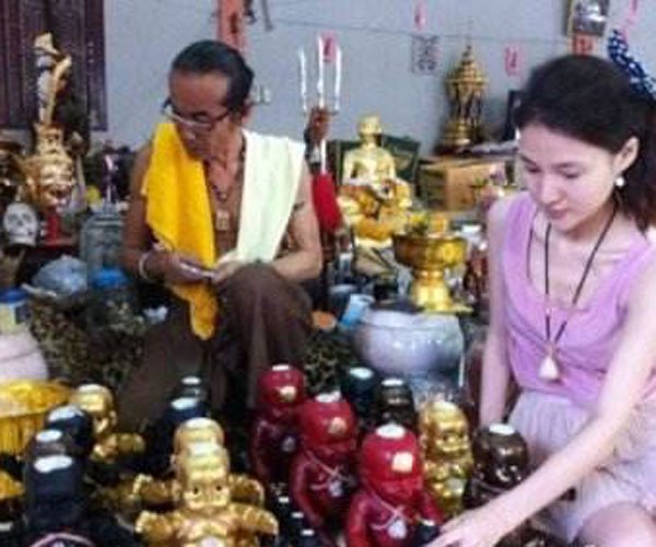 ����һ��Ů��������ͯ �Ѿ����ʢ������