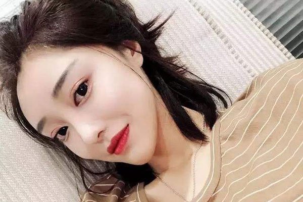 仙洋还很火的时候,娜美拜在了他的名下,成为了他的女弟子,仙洋对娜美