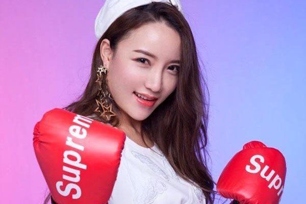 赵文静三点照怎么回事 以前土的直掉渣如今太洋气