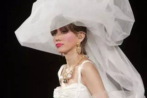 梅艳芳是得了什么癌症过世的 最后一场演唱会最后一首歌是什么歌