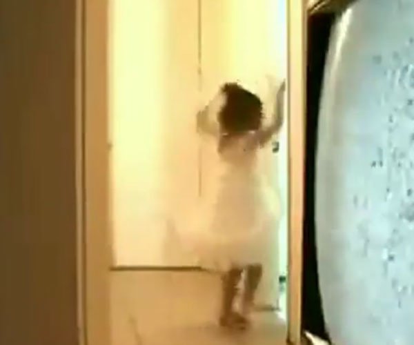 ��������Ů���ֲ�ԭ����Ƶ��ͼ ͻȻ�䷢���ҽе����ֵ�Ѫ��Ƭ