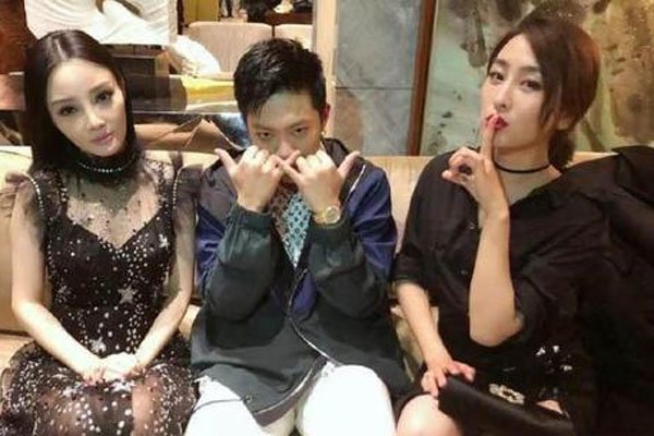 ��С���Ƥ����pgone������Ƶ�¼�ʼĩ ����ҹ���ź�������