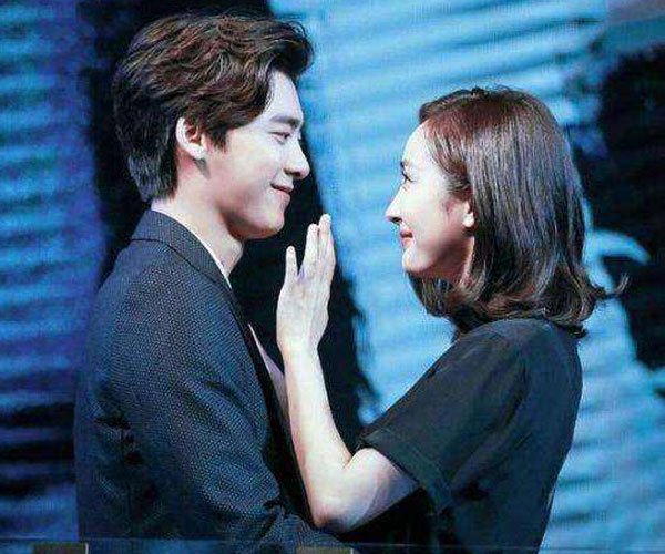 杨幂李易峰亲密照片 杨幂离婚是不是因为他