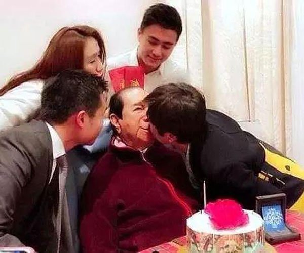 何鸿燊为什么能娶四个 钱多好办事就这么随意