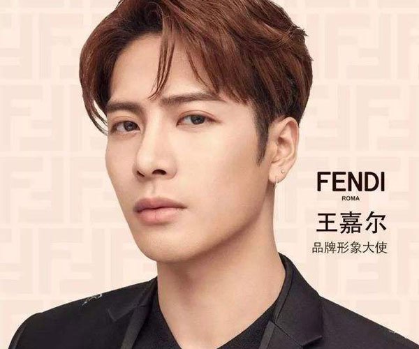 王嘉尔私下抽烟 无奈,谁让你是明星呢