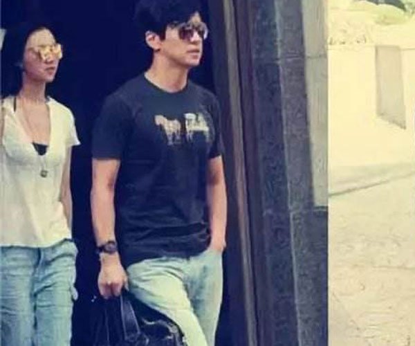 �������˭ �Ǹ�ѧ����Ů��С��