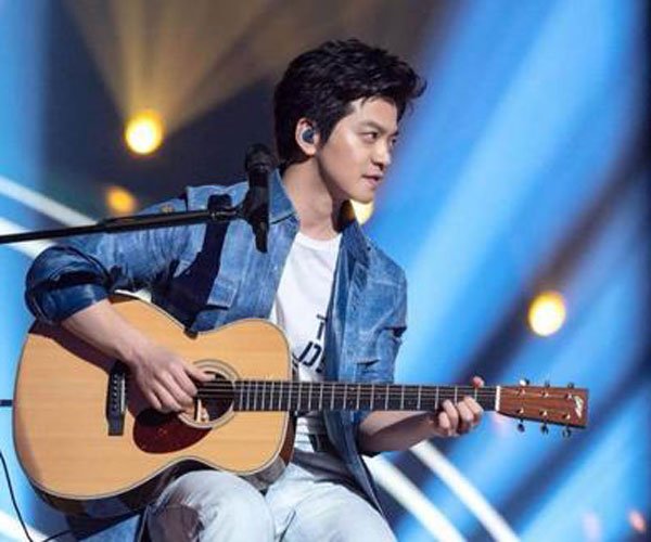 �������˭ �Ǹ�ѧ����Ů��С��