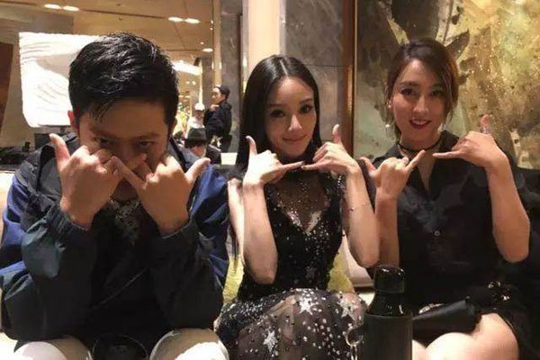 李小璐做头发视频始末 抖音上与pgone亲密视频很甜蜜