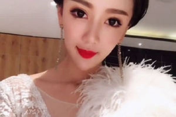 ���ְ���Ϫ���� ˧���ĸ���Ů����